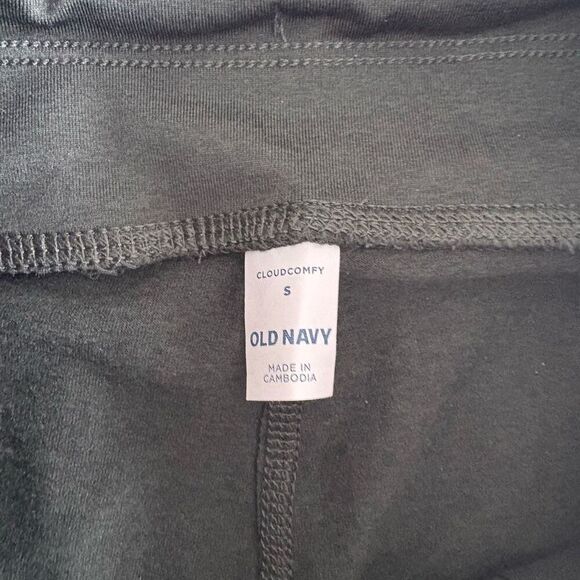 NWOT Old Navy Extra High-Waisted CloudComfy 7/8 Leggings Size Small - Picture 2 of 7